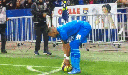 国王杯战报：里克尔梅帽子戏法，贝蒂斯4-1托伦CF（国王杯：里克尔梅戴帽，贝蒂斯4-1击退托伦CF）