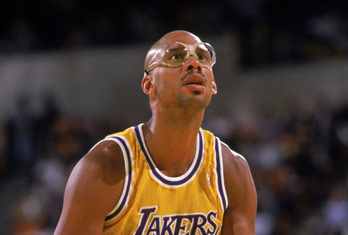 波兰媒体：巴萨、曼城和切尔西考察波兰17岁小将皮图谢夫斯基（波媒称巴萨、曼城、切尔西考察17岁波兰新星皮图谢夫斯基）