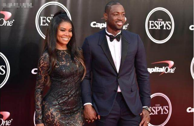 2025中超最佳阵容：蓉城4人入选，法比奥等8名外援在列（2025中超最佳阵容出炉：蓉城4将上榜，法比奥领衔8名外援入选）