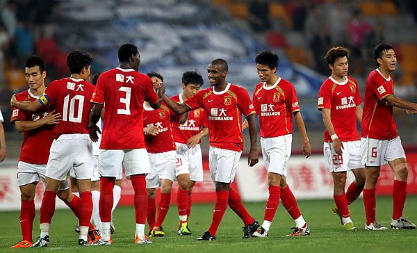 布朗本赛季第13次砍下30+，上赛季含季后赛仅10次（布朗本季30+已达13场，上季含季后赛才10场）