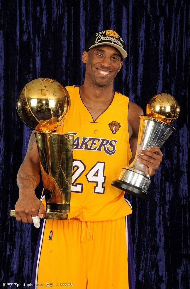 表达崇高敬意，重庆铜梁龙向李章洙赠送冲超纪念球衣（重庆铜梁龙致敬李章洙，赠送冲超纪念球衣）