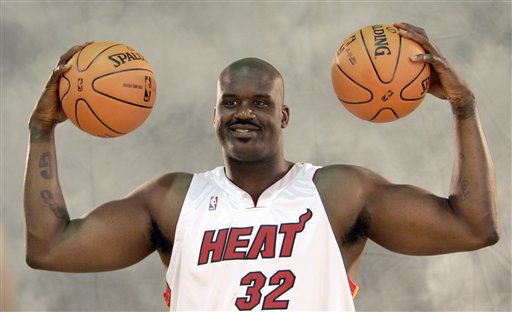 弗兰-加西亚连吃2黄被罚下，阿隆索怒吼：别XXX开玩笑了（弗兰-加西亚两黄变一红遭逐，阿隆索怒吼：别再XXX开玩笑！）