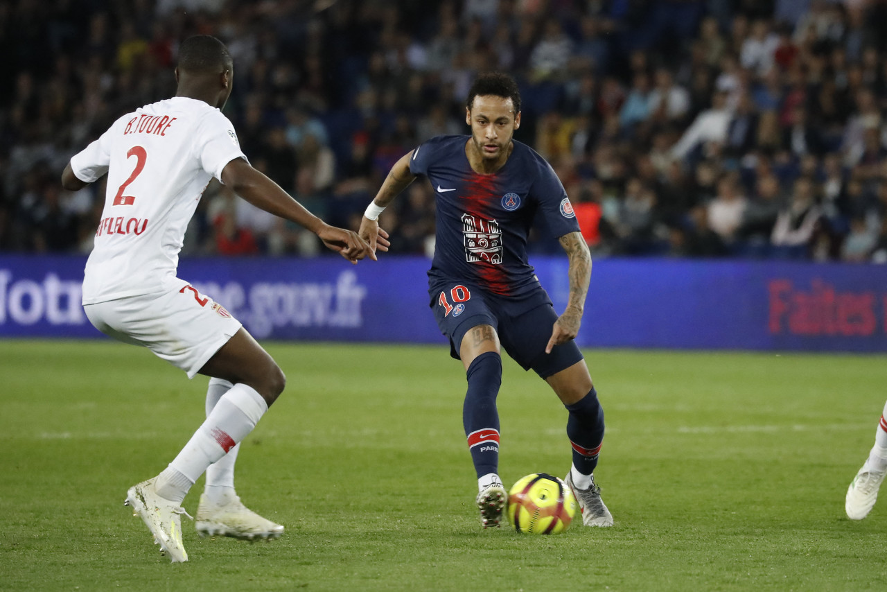 官方：恰尔汗奥卢手腕受伤退出土耳其大名单，不会出战西班牙（土耳其队官方：恰尔汗奥卢因手腕伤势退队，缺席对阵西班牙）