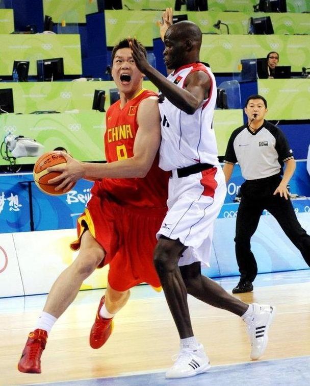 场均1.15球！两大前锋13轮只进3球！罗马有意引进英超两大射手（火力告急：场均仅1.15球、两前锋13轮合进3球，罗马锁定英超双枪补强）