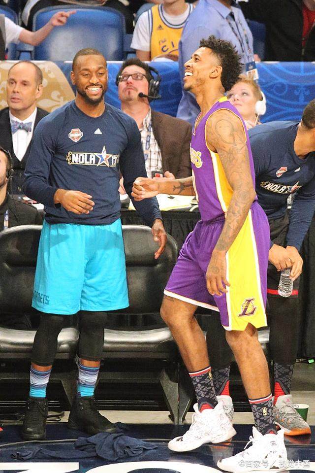 里贝里儿子赛义夫身穿阿尔及利亚球衣自拍，引起热议（里贝里之子赛义夫穿阿尔及利亚球衣晒自拍，引发热议）