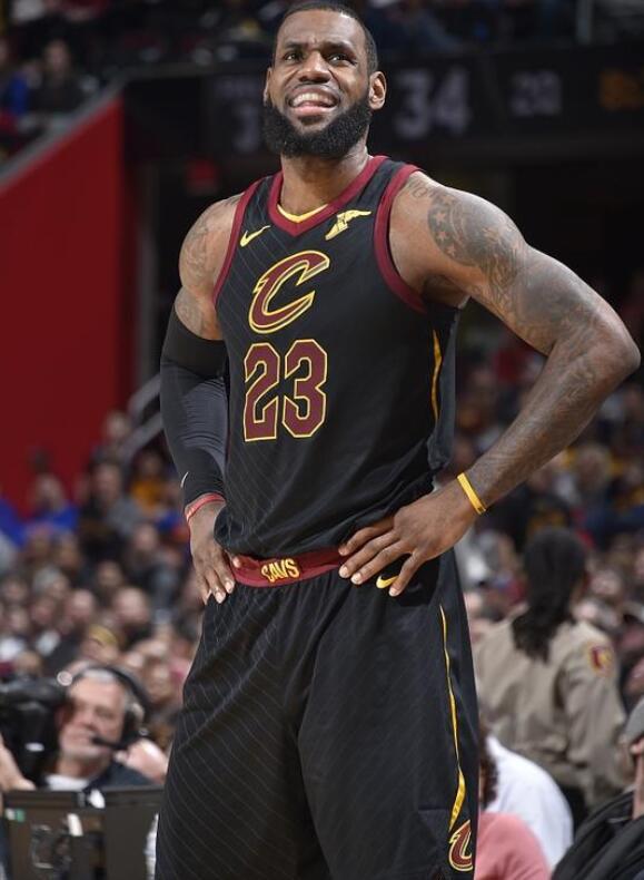 第五个“R”成为现实：巴萨的挑战与未来之路（第五个“R”落地：巴萨的考验与前行之道）