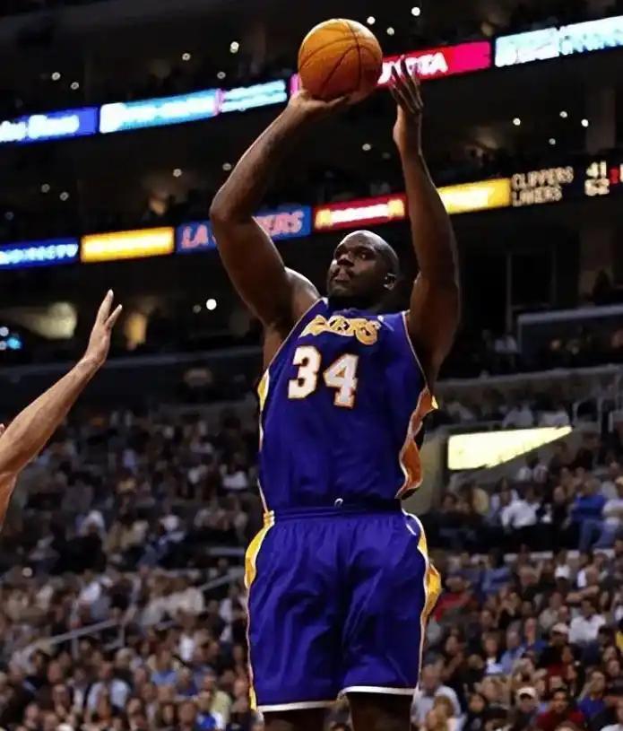 球队中场拦截成功率联盟领先（球队中场拦截成功率高居联盟第一）