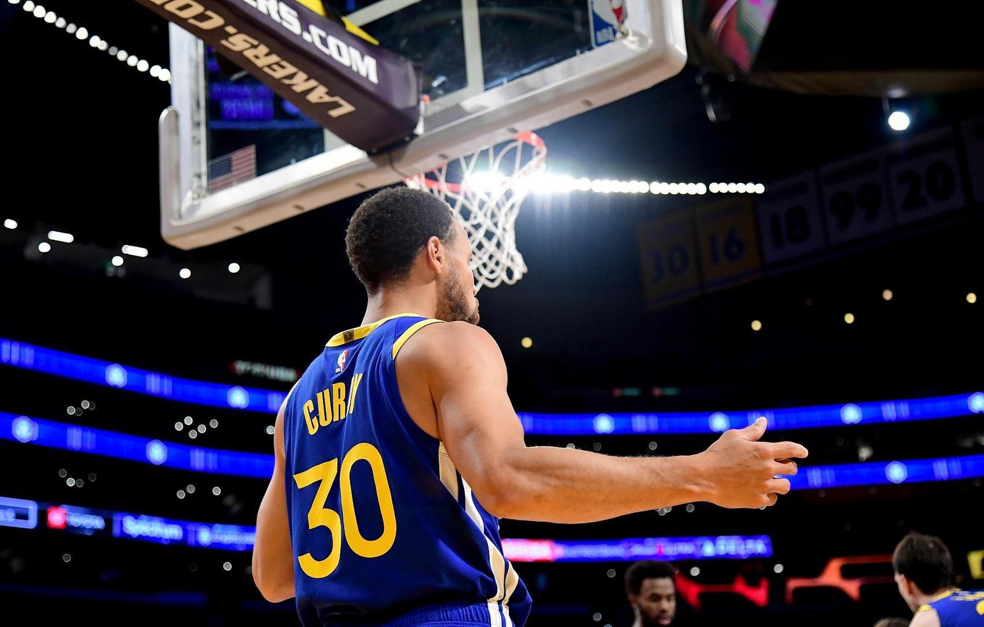 恍如隔世，巴萨上一次在诺坎普比赛法蒂双响，登贝莱助攻（时过境迁，巴萨上次在诺坎普亮相，法蒂梅开二度，登贝莱贡献助攻）